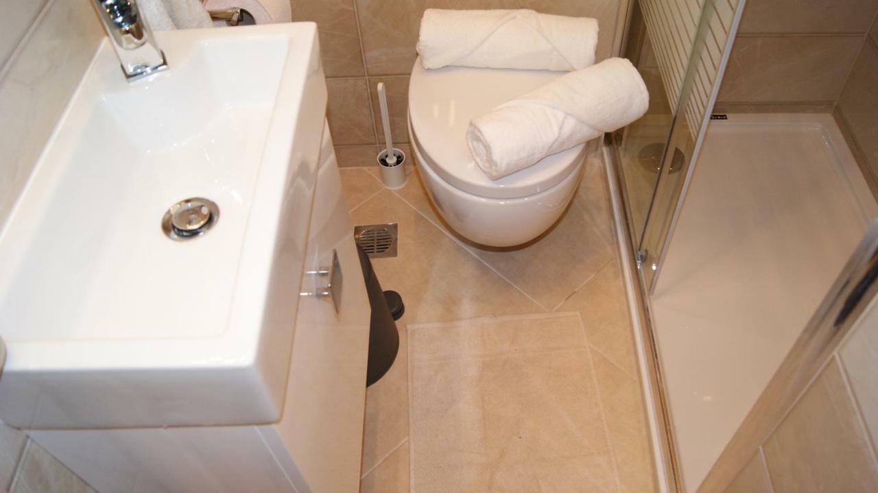 סלוניקי Brand New Luxury Apartment מראה חיצוני תמונה